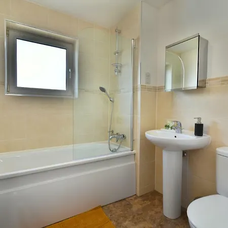 Дом отдыха 15 Pennant Place *