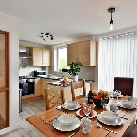 15 Pennant Place *