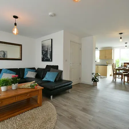 15 Pennant Place